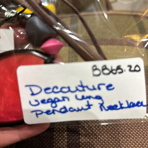 NWT decouture Adjustable Drop Leaf Pendant Necklace - Picture 8 of 8